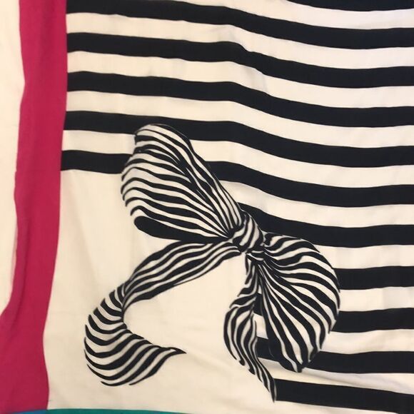 Louis Feraud silk scarf - Picture 6 of 9